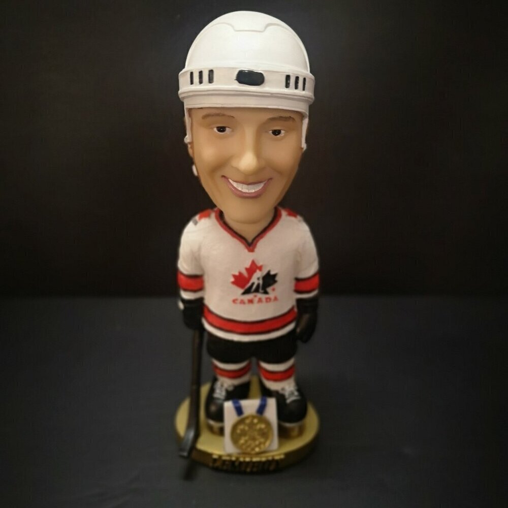 VTG Mario Lemieux 2002 Olympic Team Canada Hockey Gold Medal Bobble Head